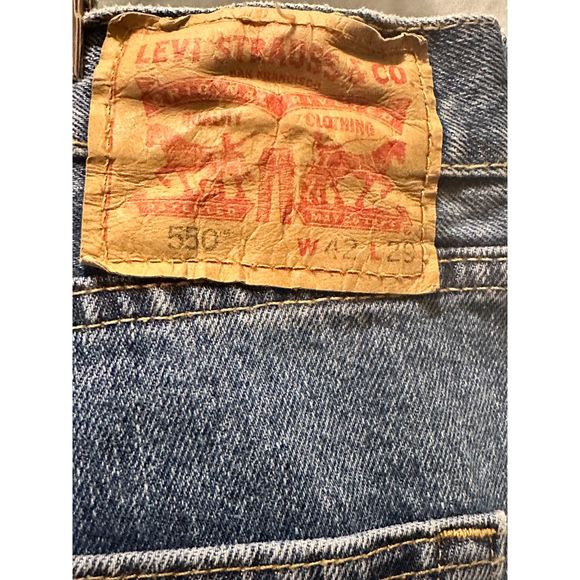 Men's Levis, 550, 42W x 29L - Picture 4 of 9